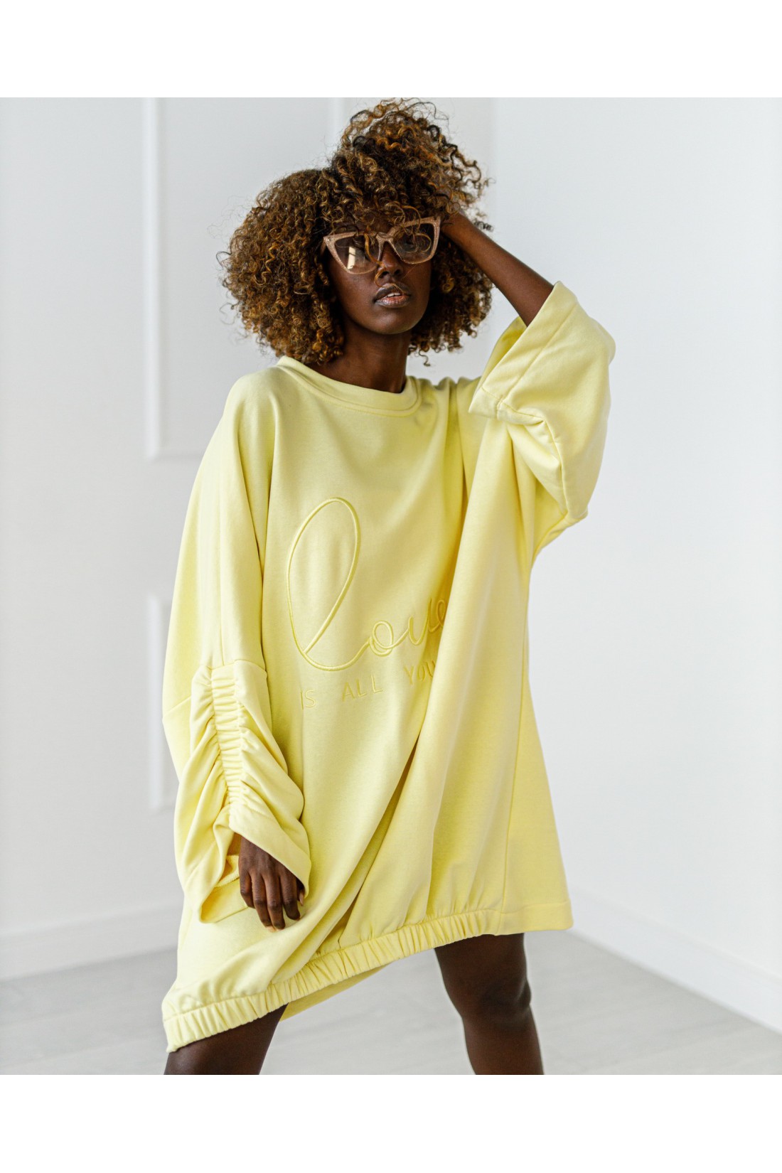 All You Need Sweatshirt - Gelb