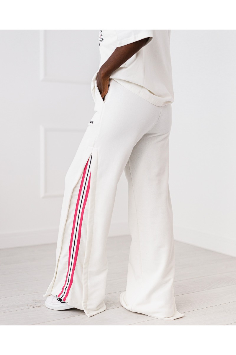 Tepláky do zvonu Carla - biele