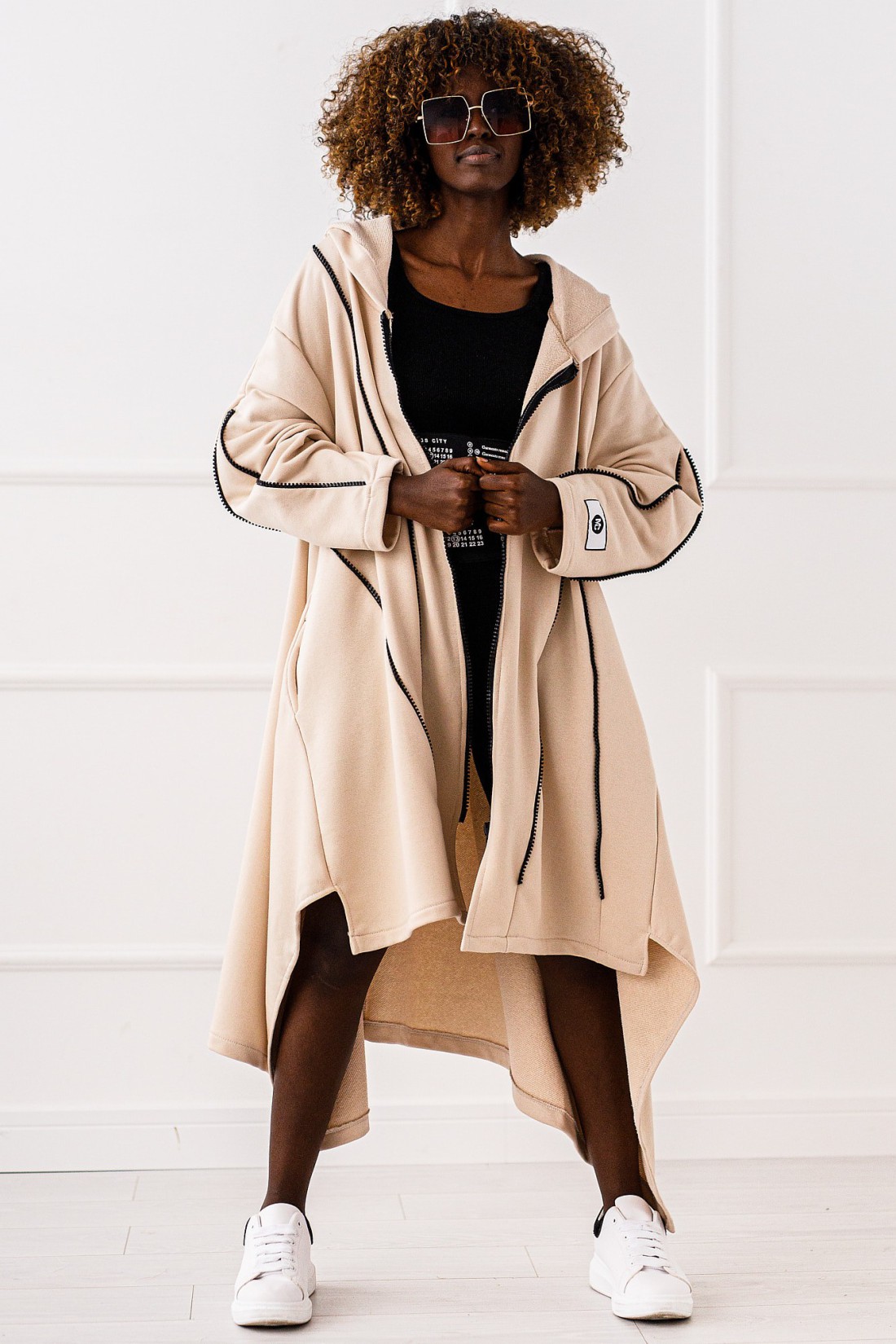 Izzy rankovė - smėlio spalvos