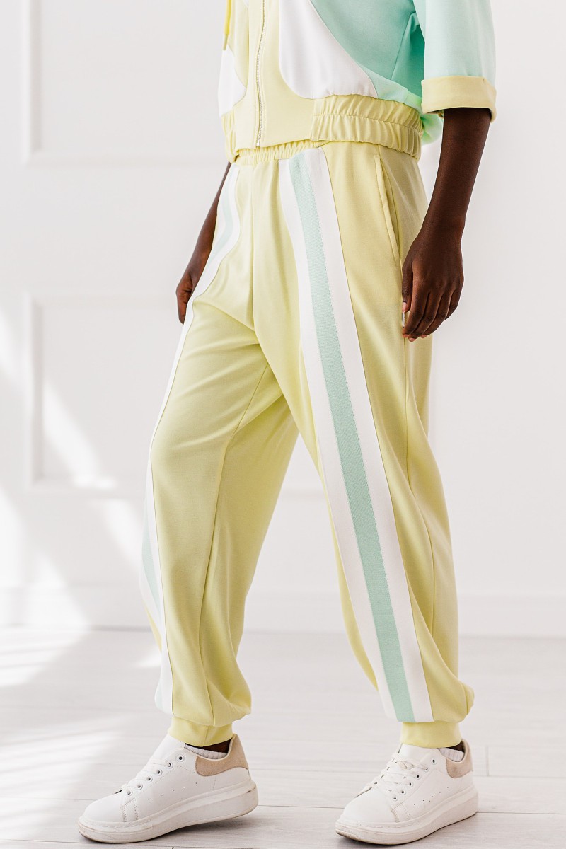 Zoya sportinis kostiumas - geltonas