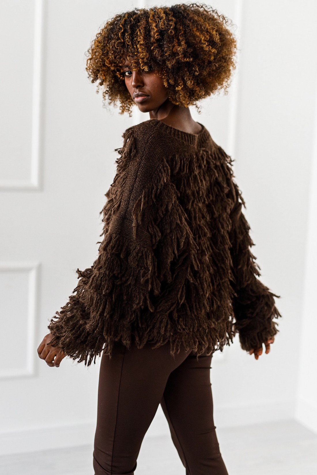 Sweter Shadow Flow - czekoladowy